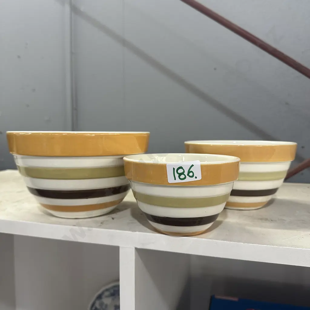 3 vintage bowls Image 1++