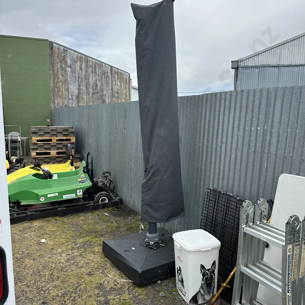 large umbrella Image 1++