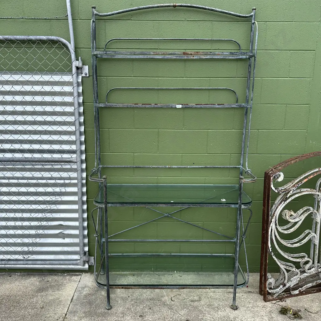Courtyard stand Image 1++
