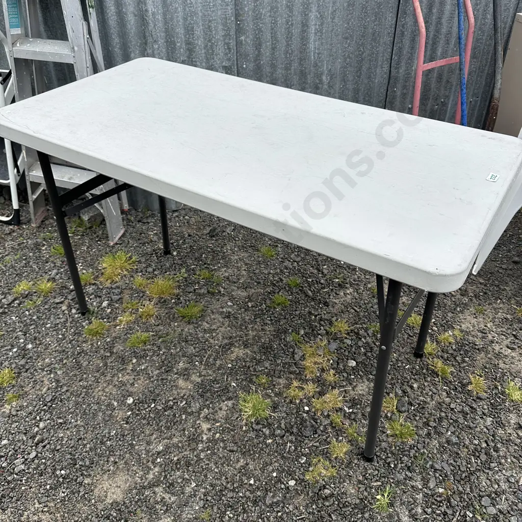 camping table Image 1++