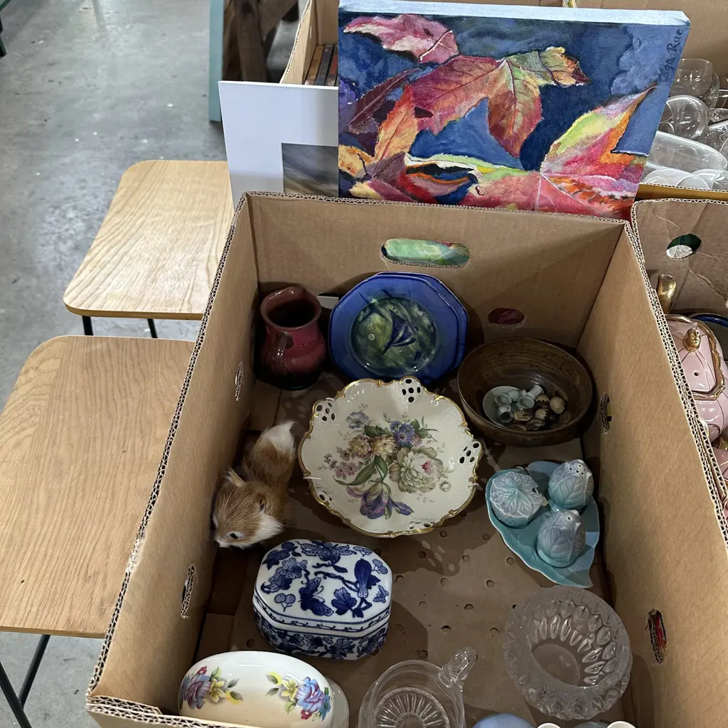 Box of collectables Image 1++