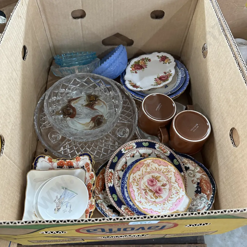 Box of china plates etc Image 1++