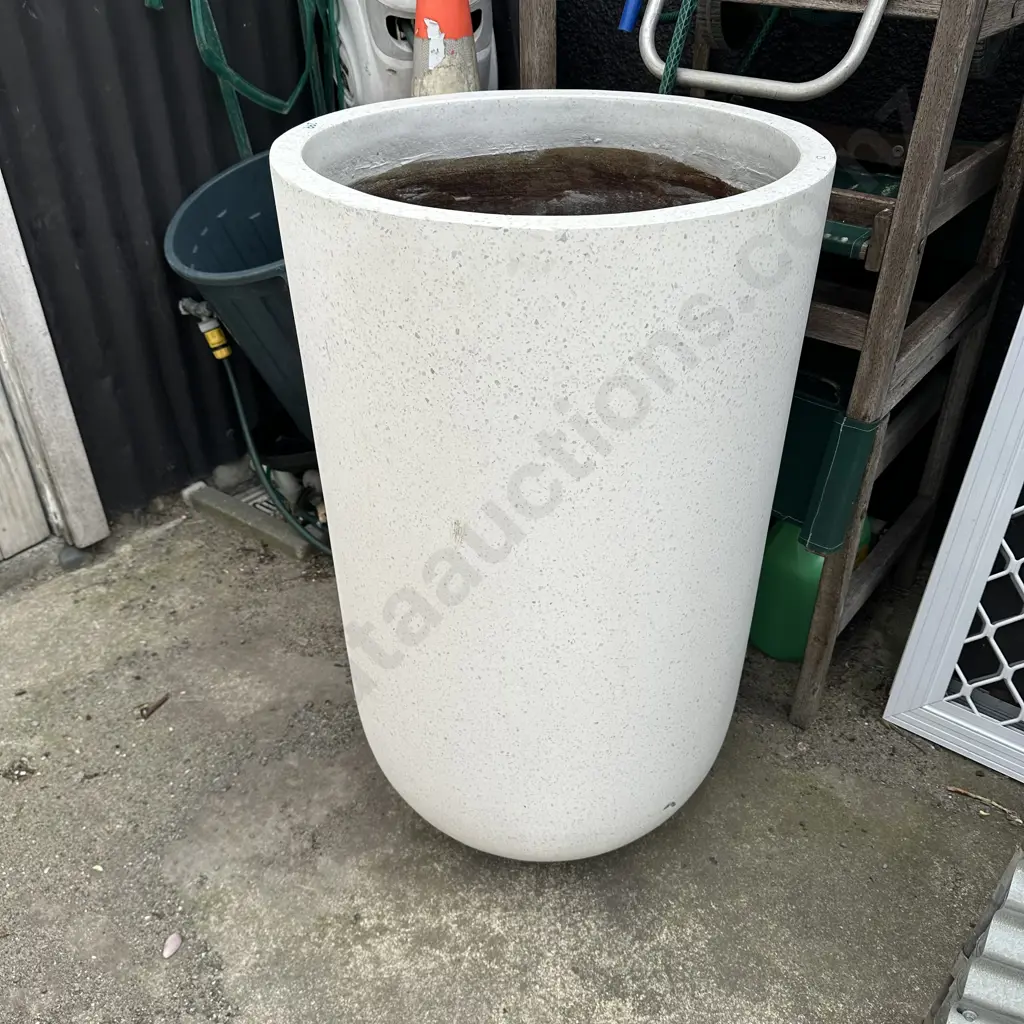 large planter Image 1++