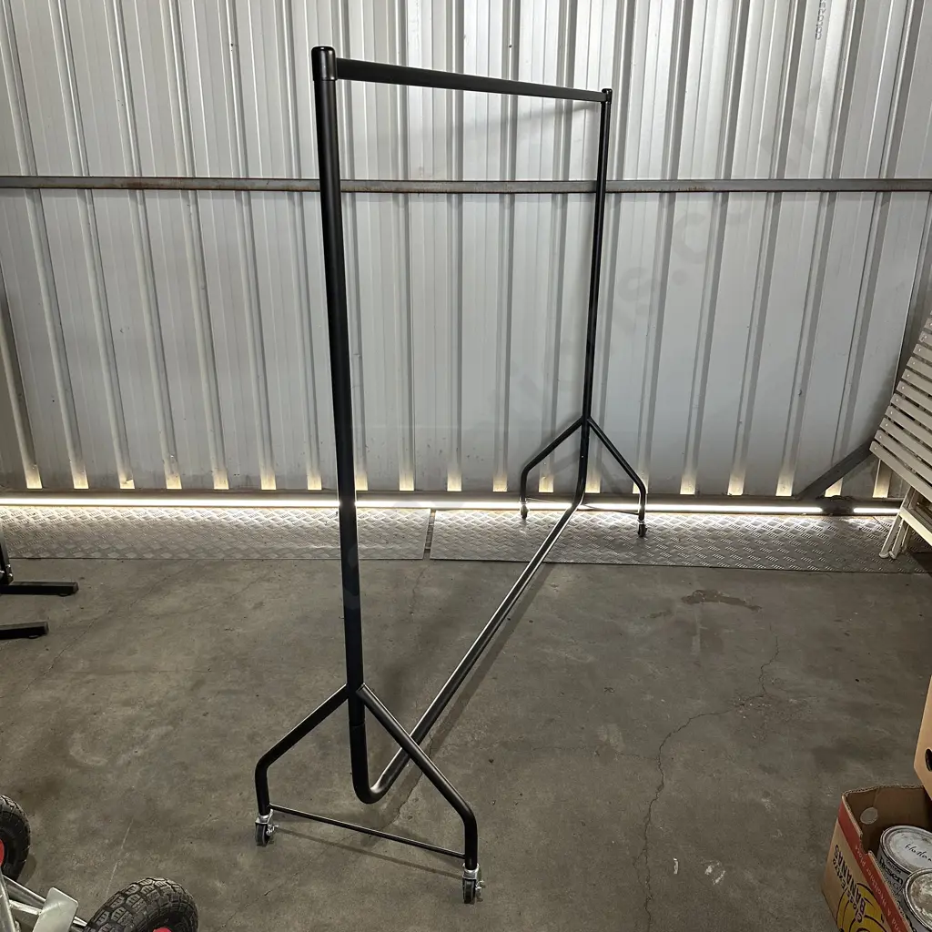 Shop clothes hanger 1800 long Image 1++