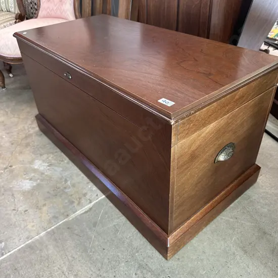 Large blanket box