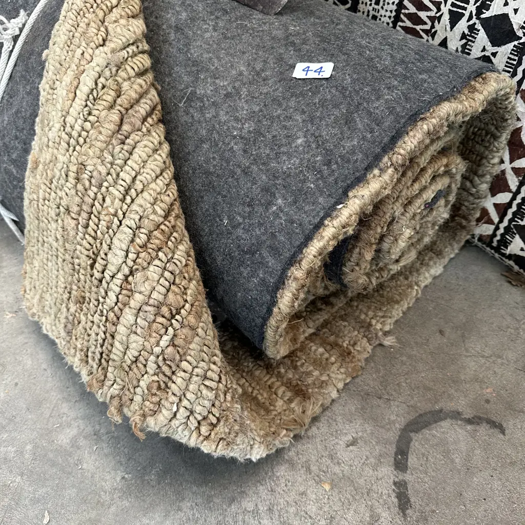 Large Sisal rug 4.4m x 4.8m excellent condition, felted underneath Image 1++