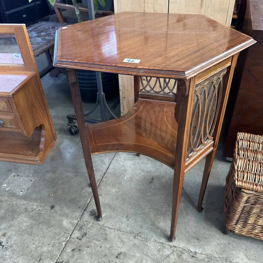 Sheraton revival side table Image 1++