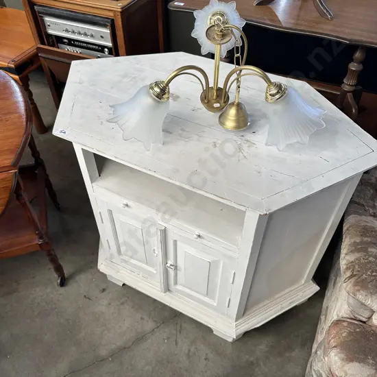 Corner cupboard and light fitting