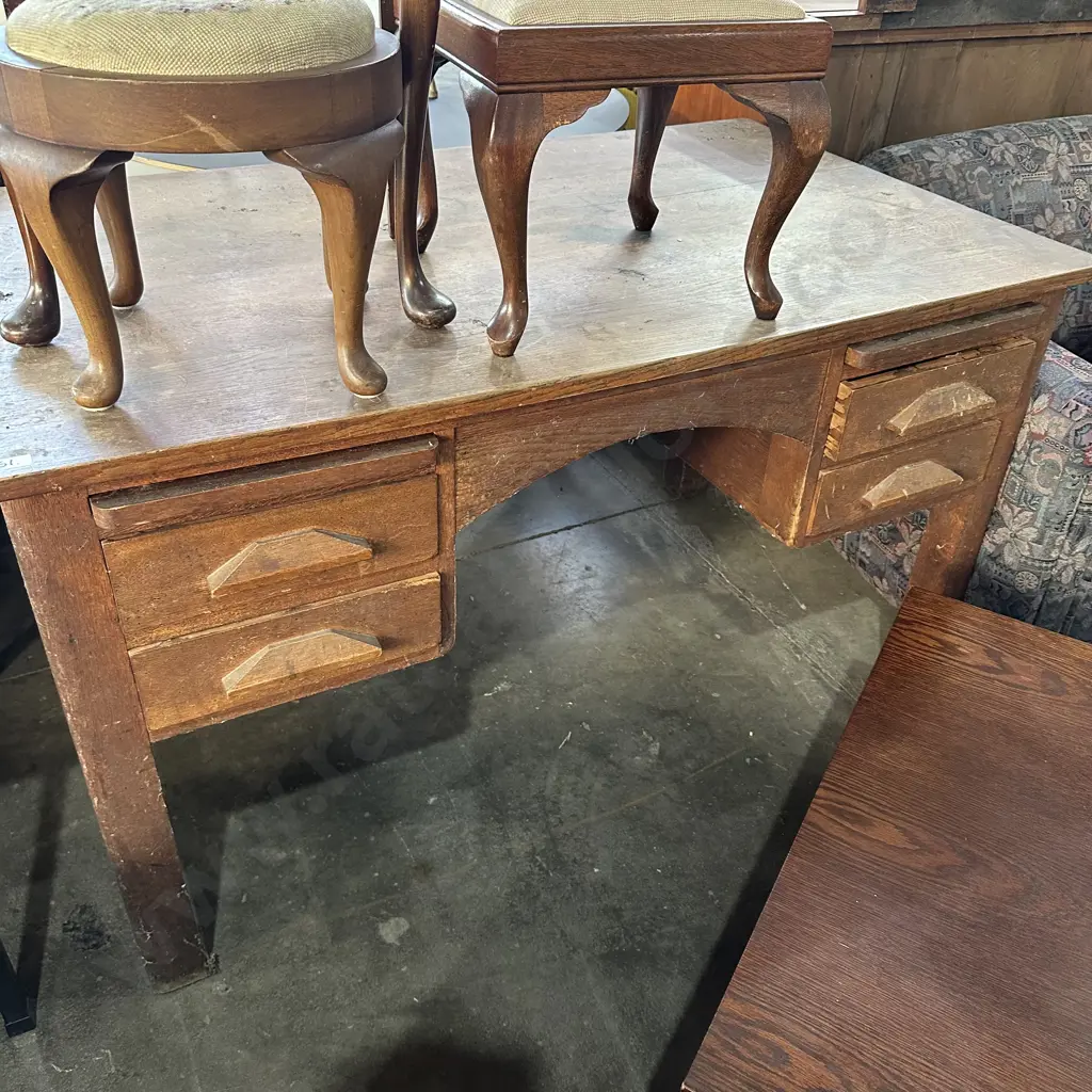 Oak colonial desk Image 1++