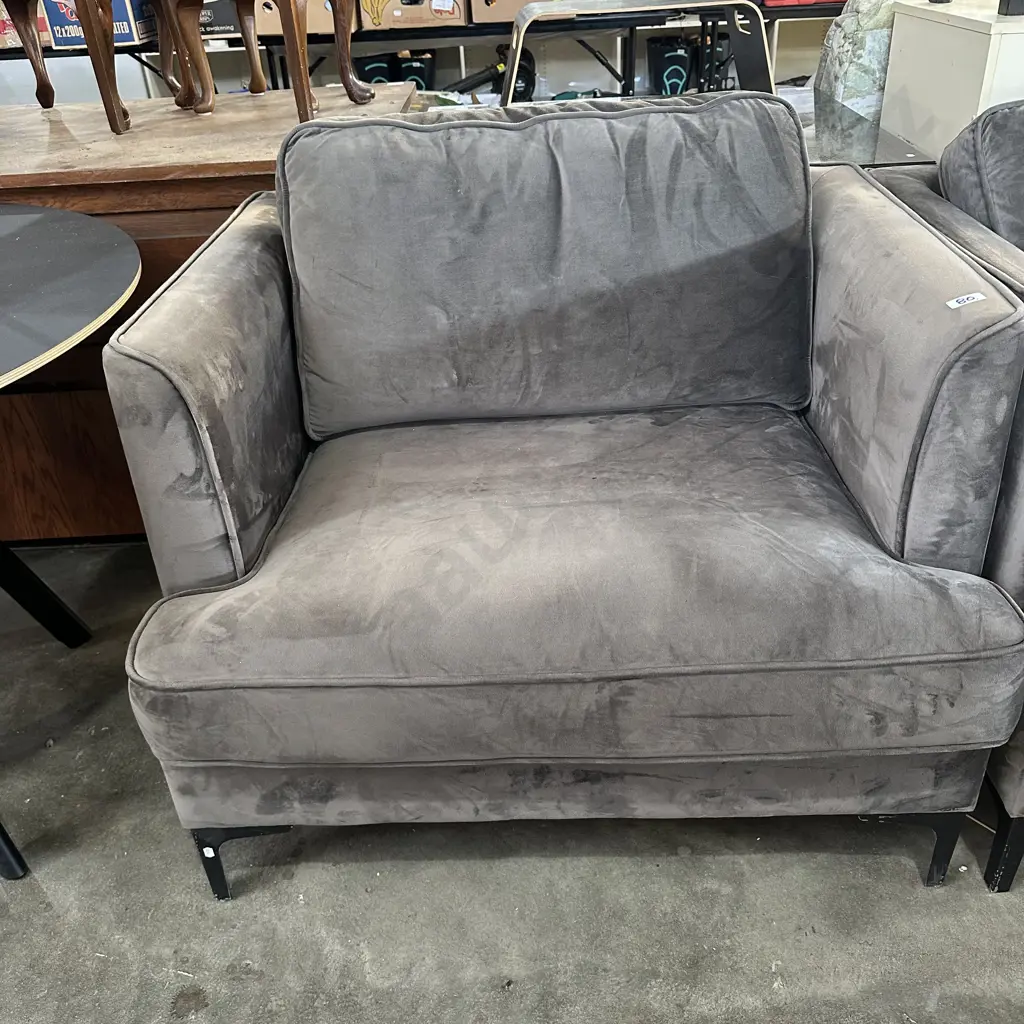 Large lounge chair Image 1++