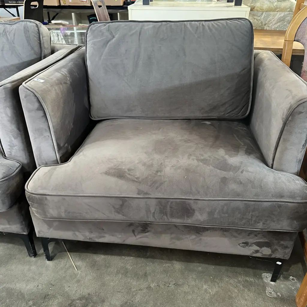 large lounge chair Image 1++