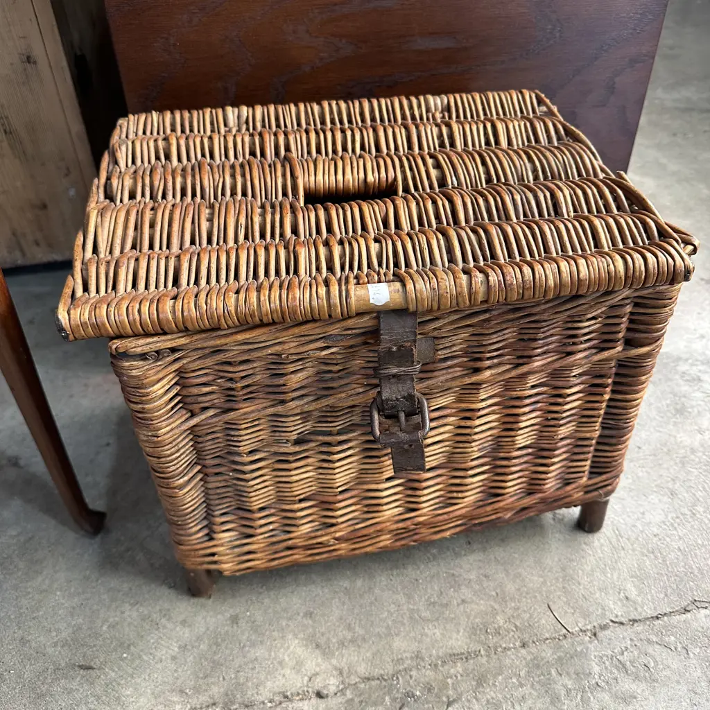 Early fishing basket Image 1++