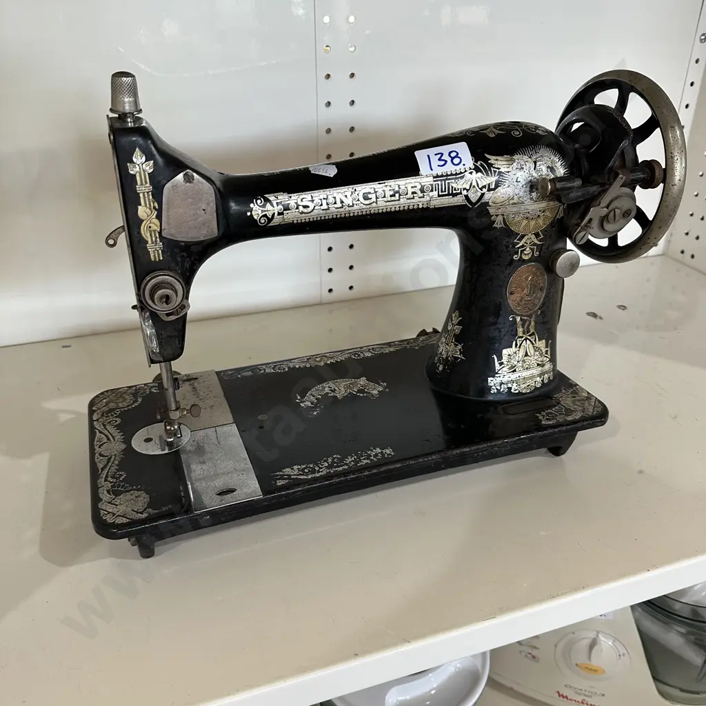 antique sewing machine Image 1++