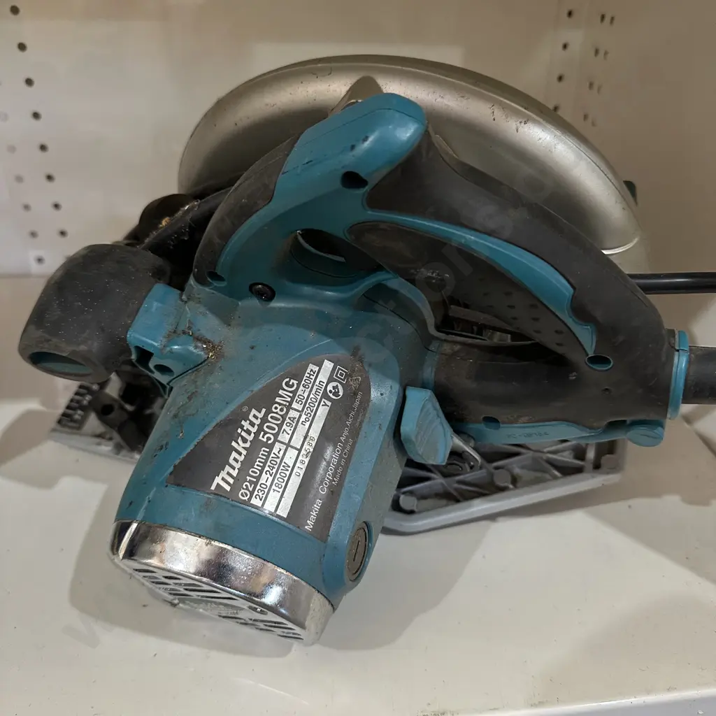 Makita skillsaw Image 1++