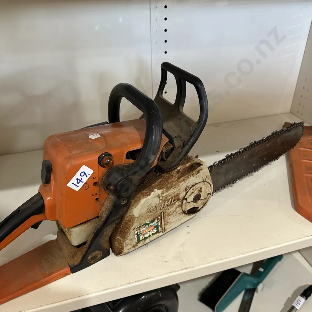 Stihl chainsaw Image 1++