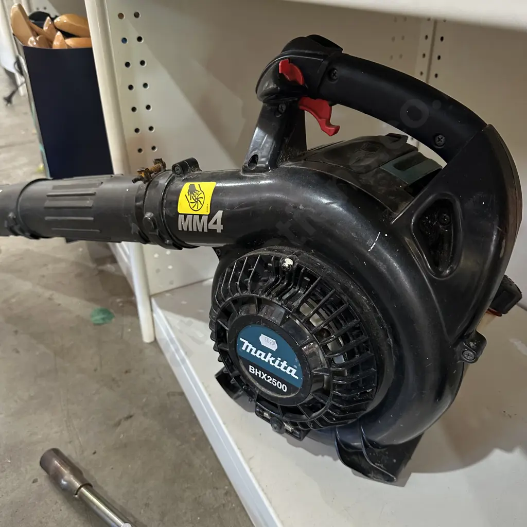 Makita petrol blower Image 1++
