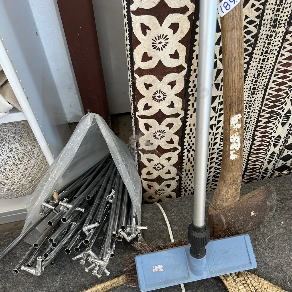 axe, crome stand, brush Image 1++