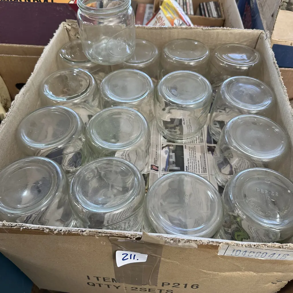 Box of small preserving jars Image 1++