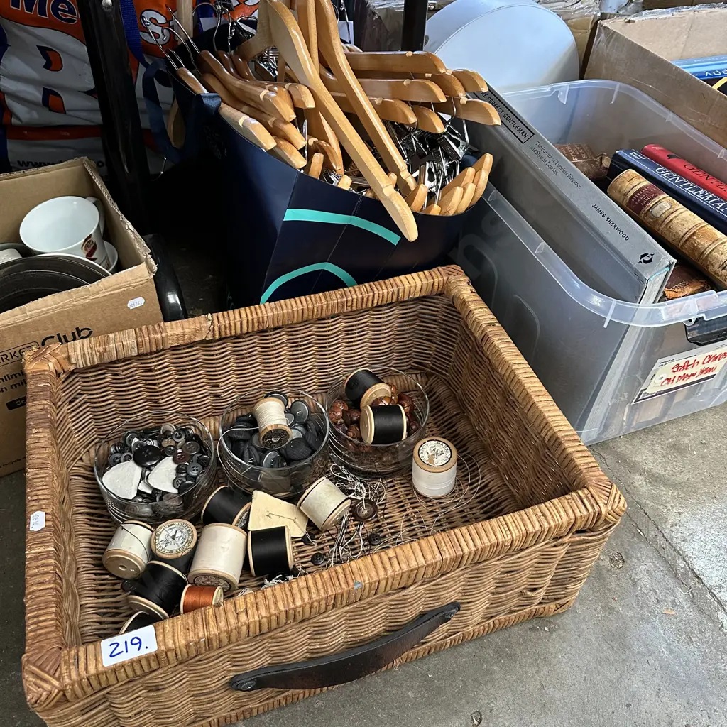 Basket of Vintage cotton reels and buttons plus bag of coat hangers Image 1++