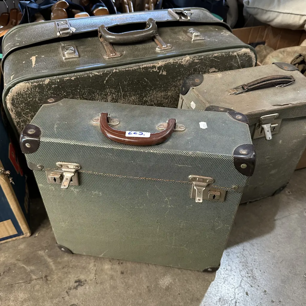 Suitcase and 2 other vintage cases Image 1++