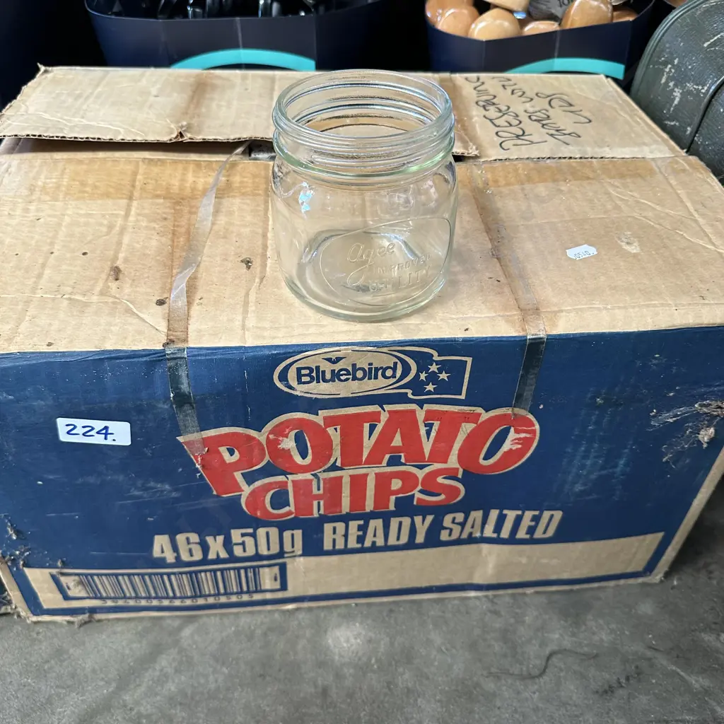 Box of small preserving jars Image 1++