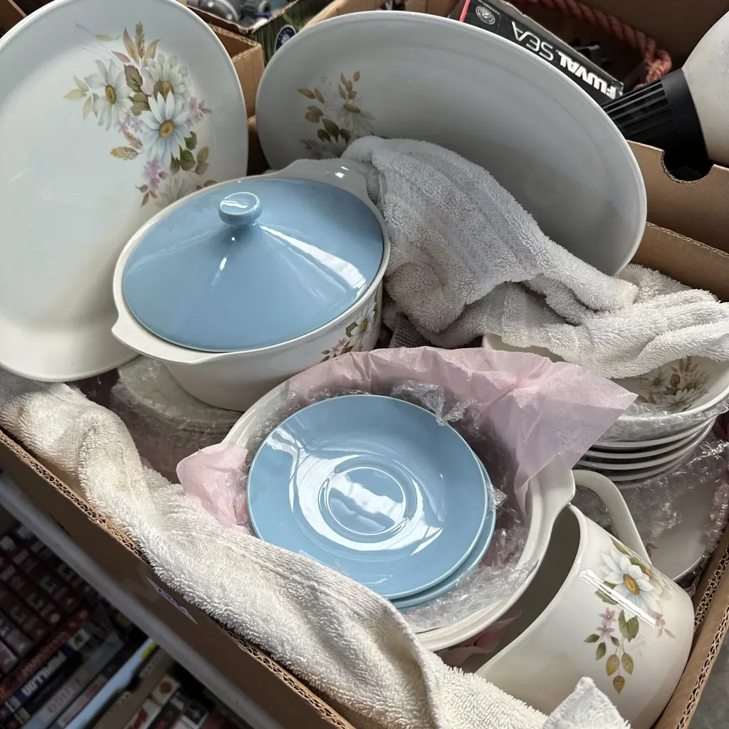 Box of Johnson brothers dinnerware Image 1++