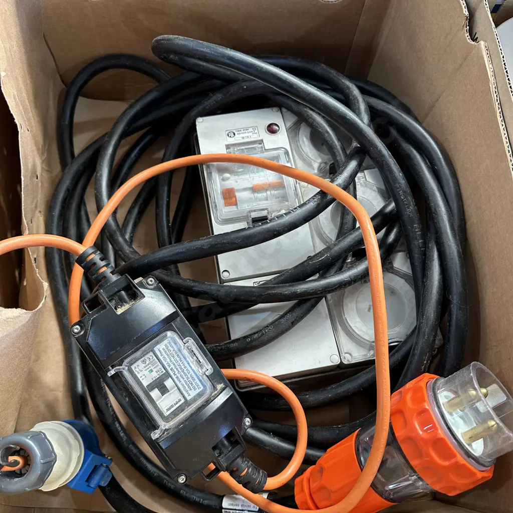 Heavy duty electrical plug lead and sockets,10A Power adaptor with overload. Image 1++