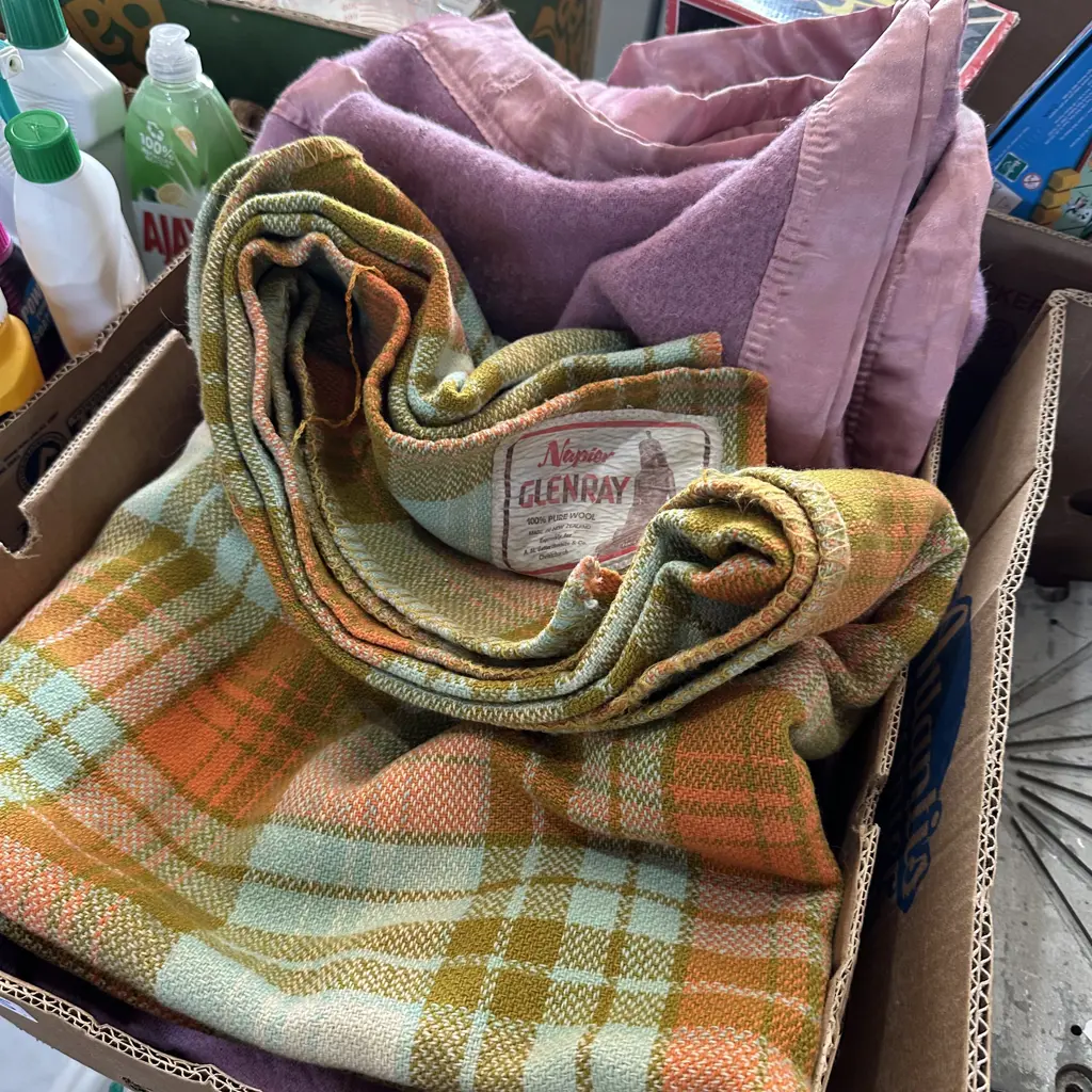 2 vintage blankets Image 1++
