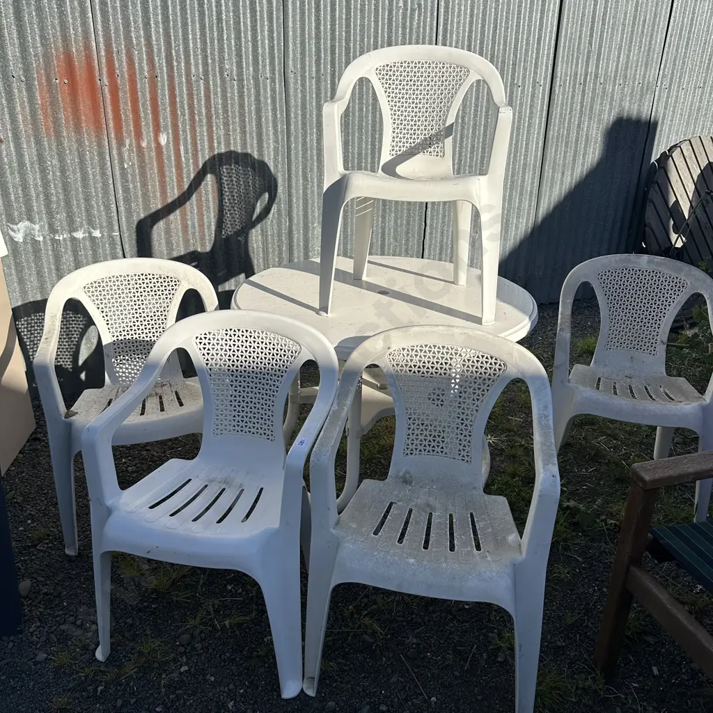 Plastic outdoor suite Image 1++