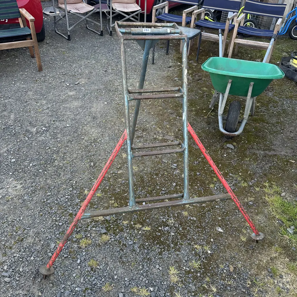 smaller orchard ladder Image 1++