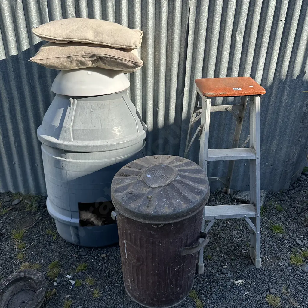 step ladder, trash can etc Image 1++