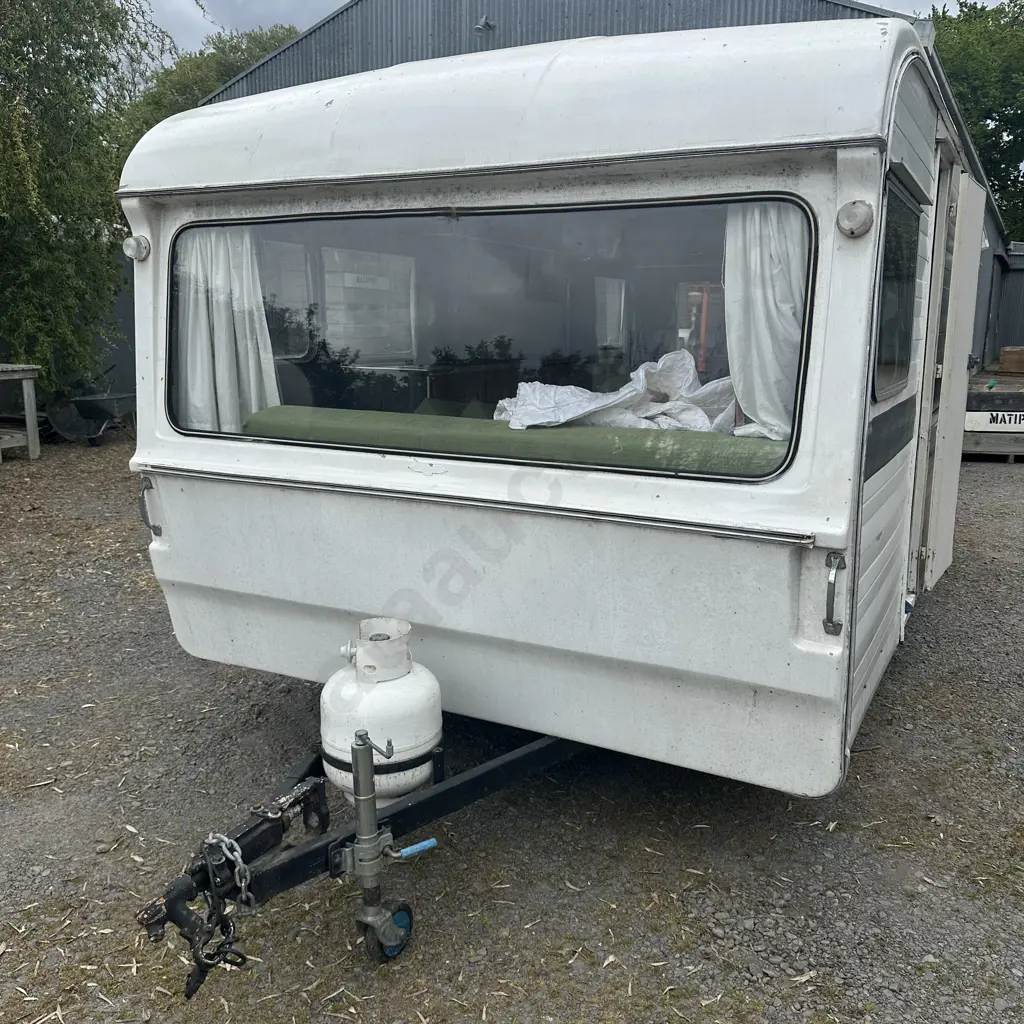 Caravan 1976 Crusader480 registered & New WOF.  Comes with awning Image 1++