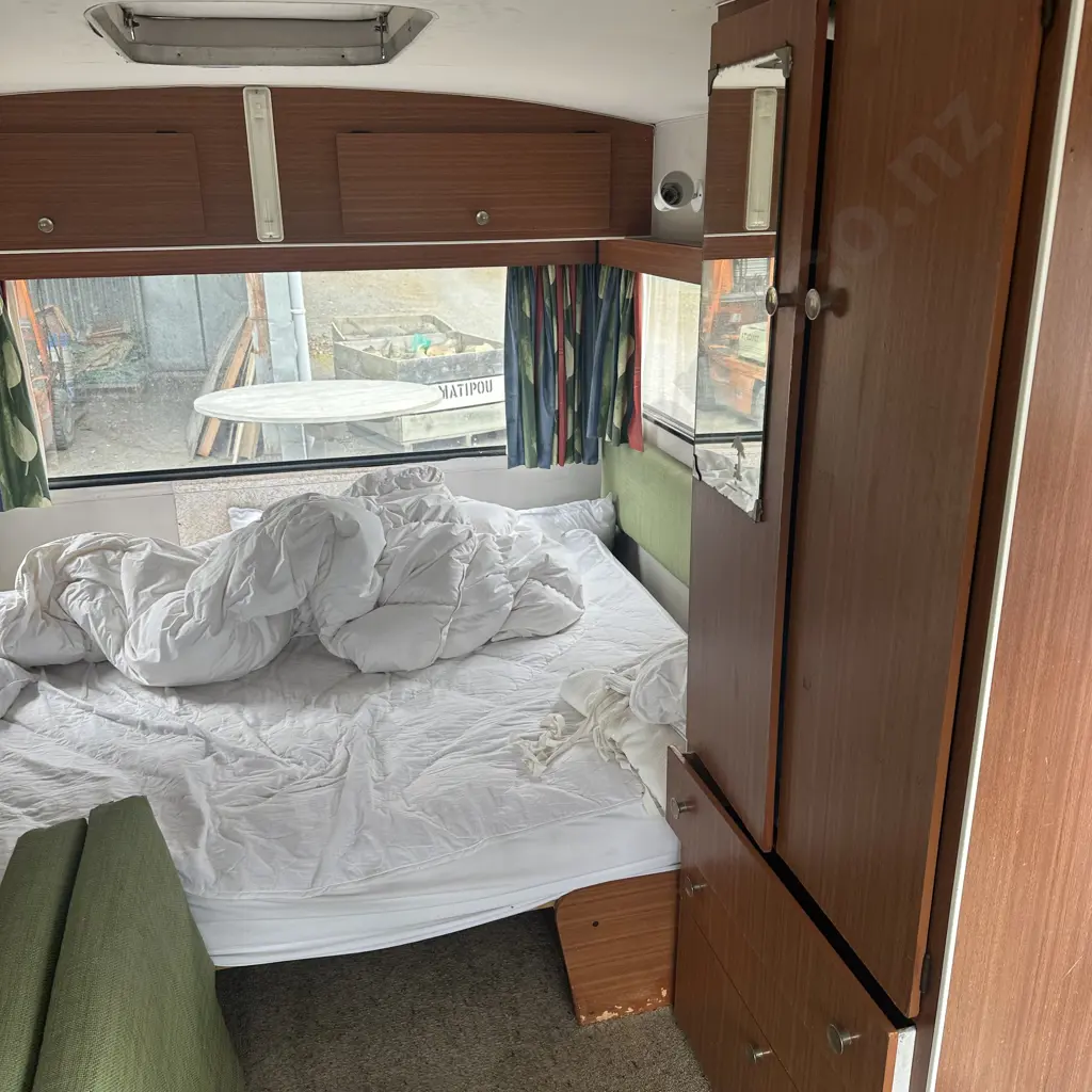 Caravan 1976 Crusader480 registered & New WOF.  Comes with awning Image 1++