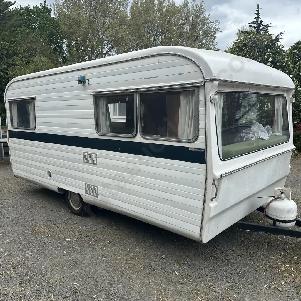 Caravan 1976 Crusader480 registered & New WOF.  Comes with awning Image 1++