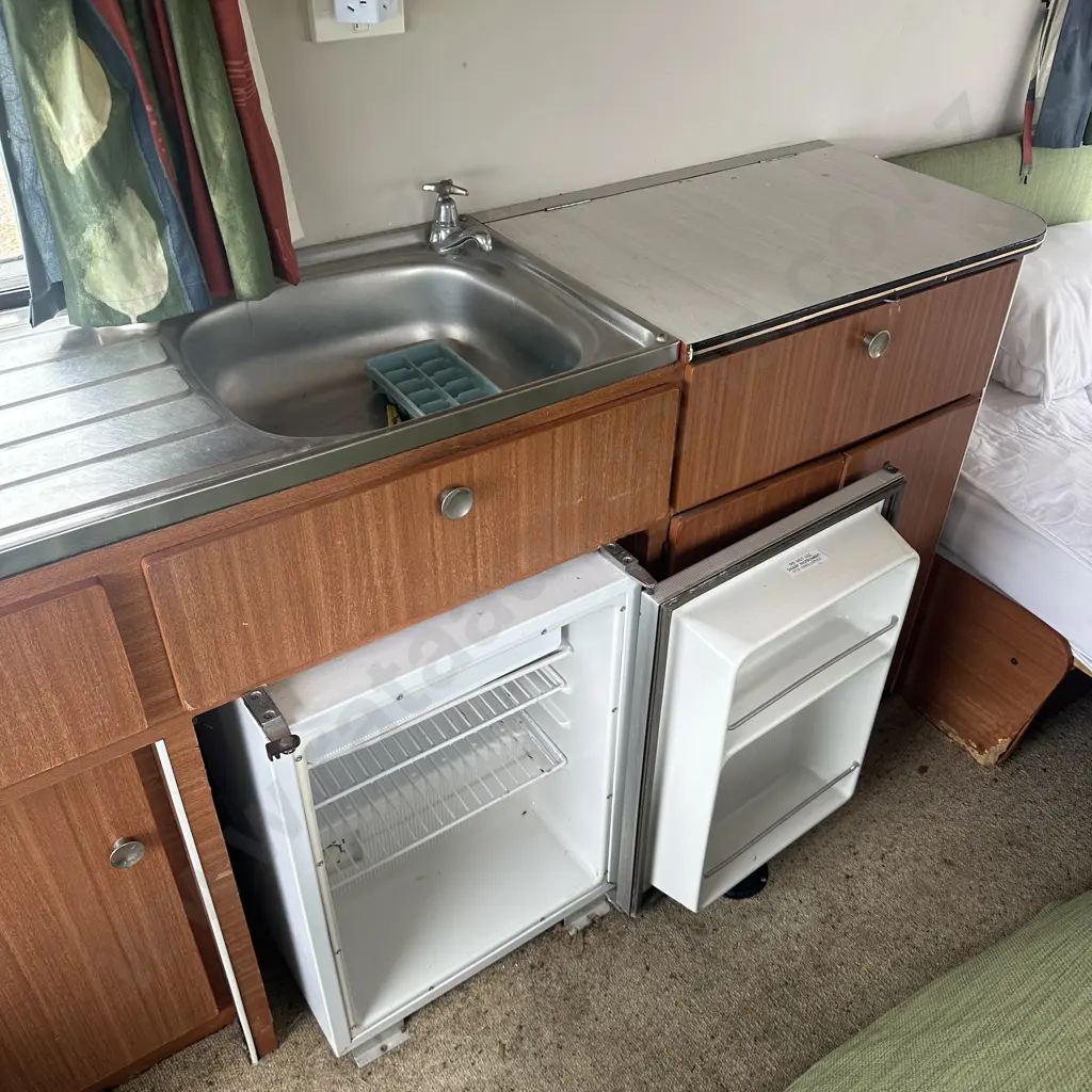 Caravan 1976 Crusader480 registered & New WOF.  Comes with awning Image 1++