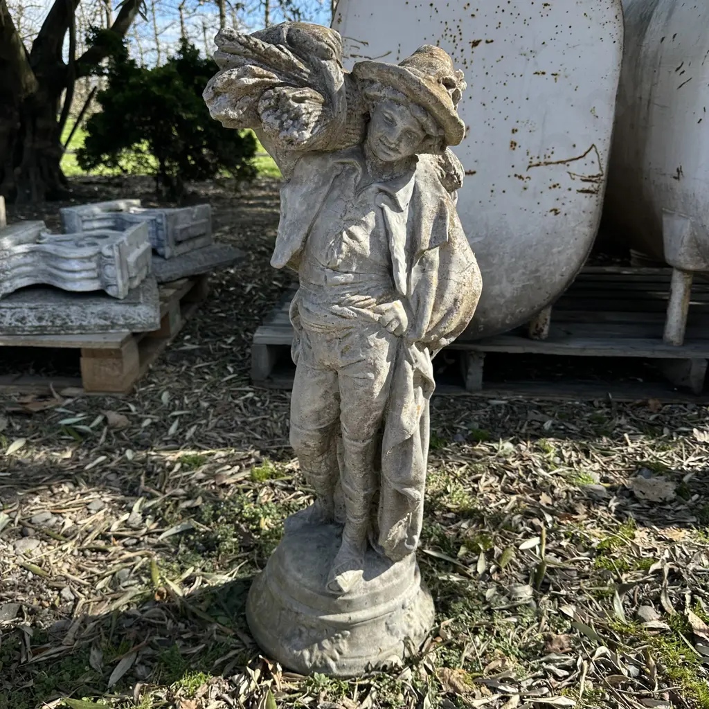 Concrete garden statue Image 1++