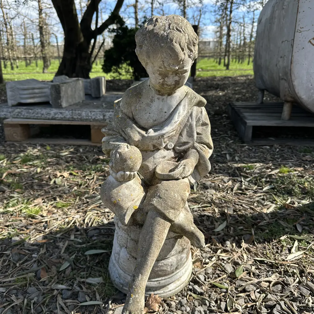 Concrete garden statue Image 1++