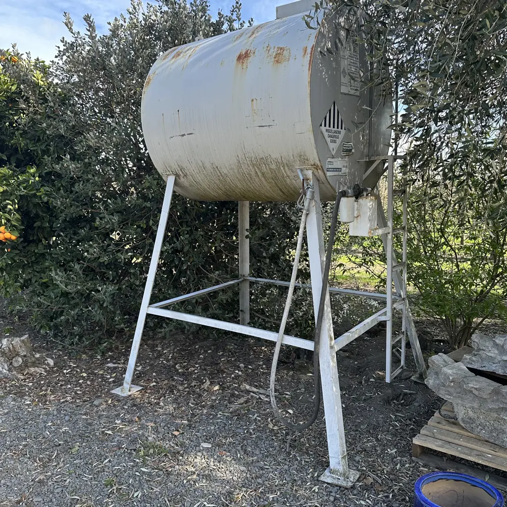 Large Steel fuel tank - 2000 litres Image 1++