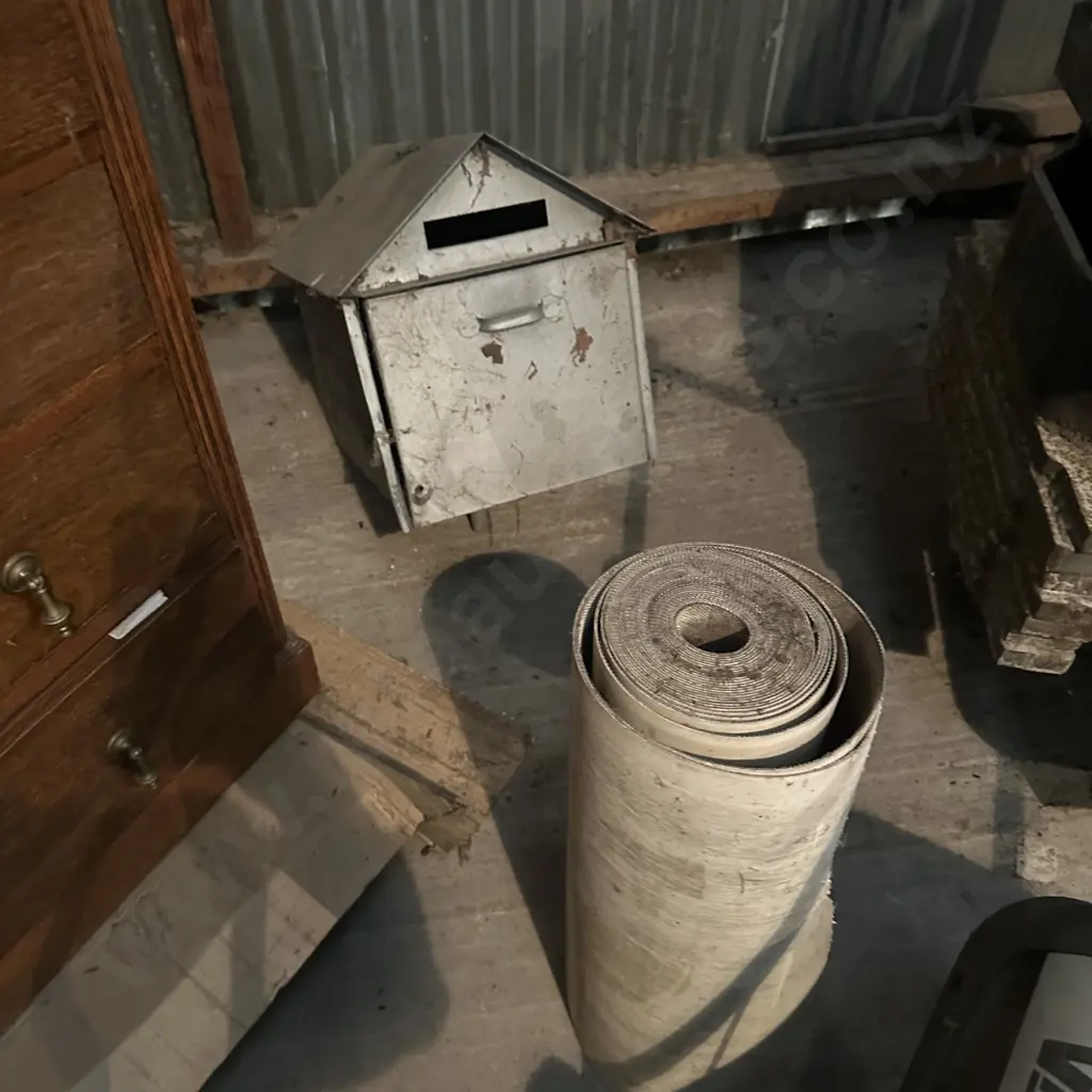 letter box and vynil roll Image 1++