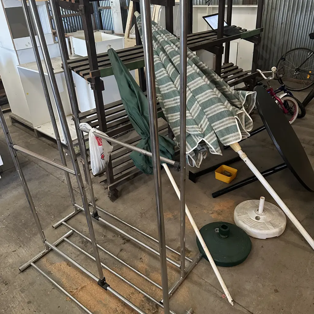 2 racks, 2 umbrellas and round table Image 1++