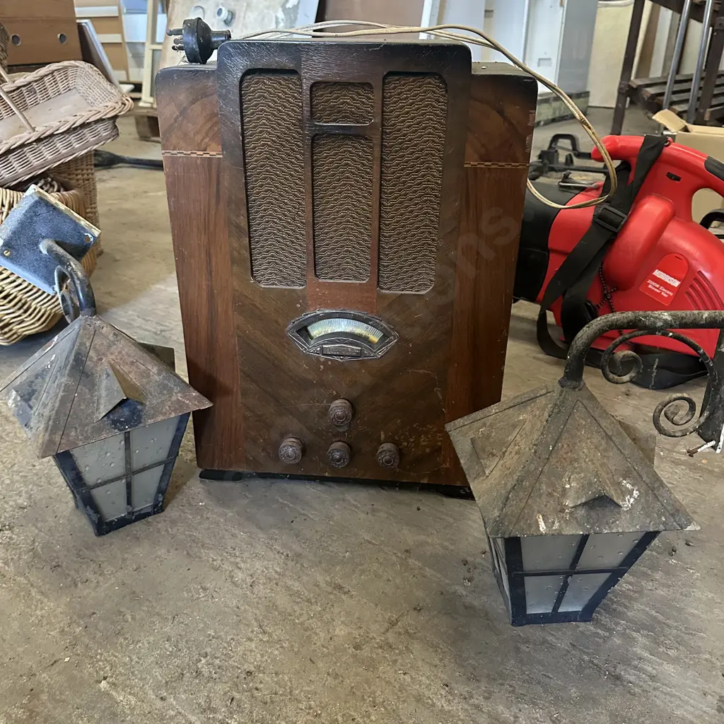 vintage radio and lamps Image 1++