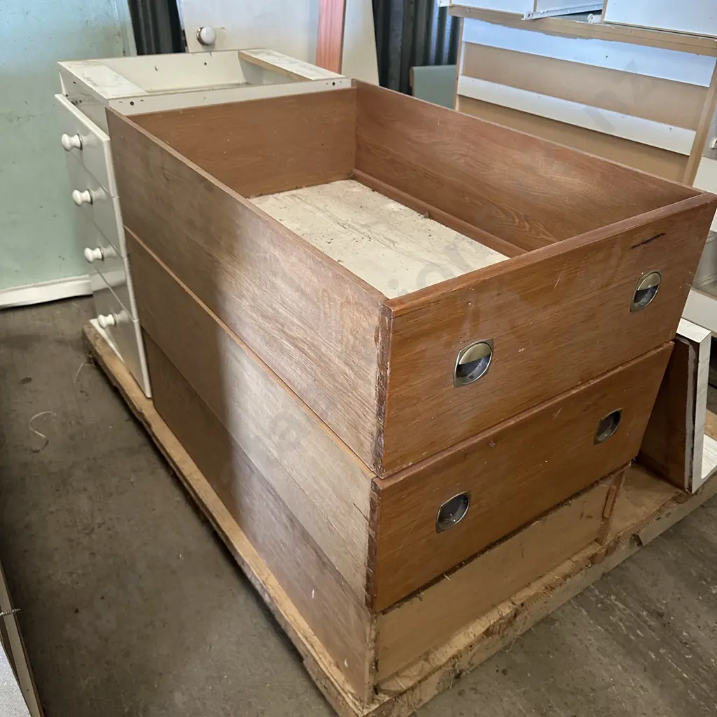 2 kitchens &  laundry Image 1++