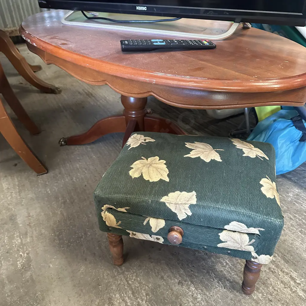 coffee table and foot stool Image 1++