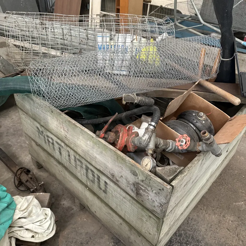 bin lot inctools, netting, drum pump etc Image 1++