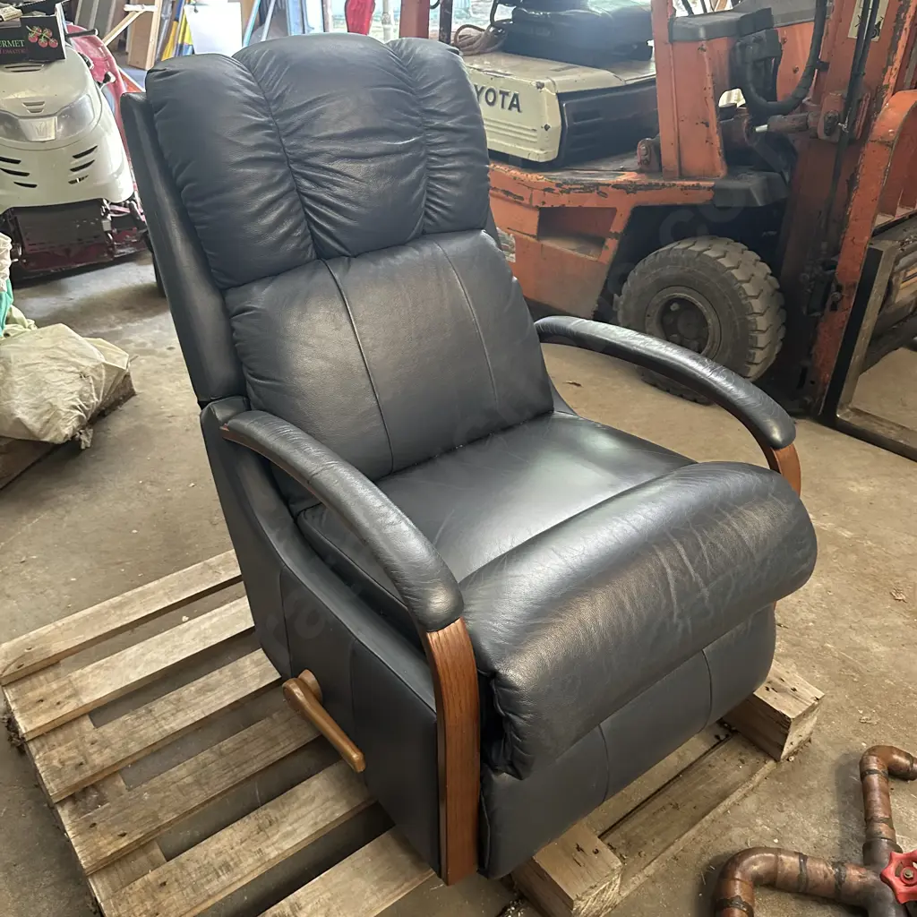 tidy leather la z boy chair Image 1++