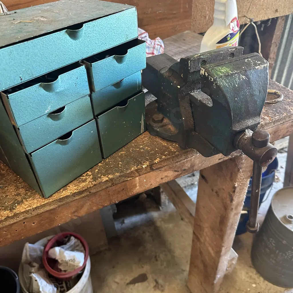 vice and parts drawer Image 1++