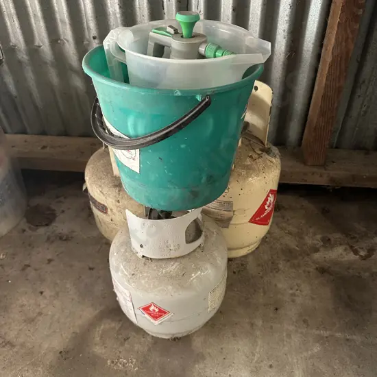 gas bottles etc