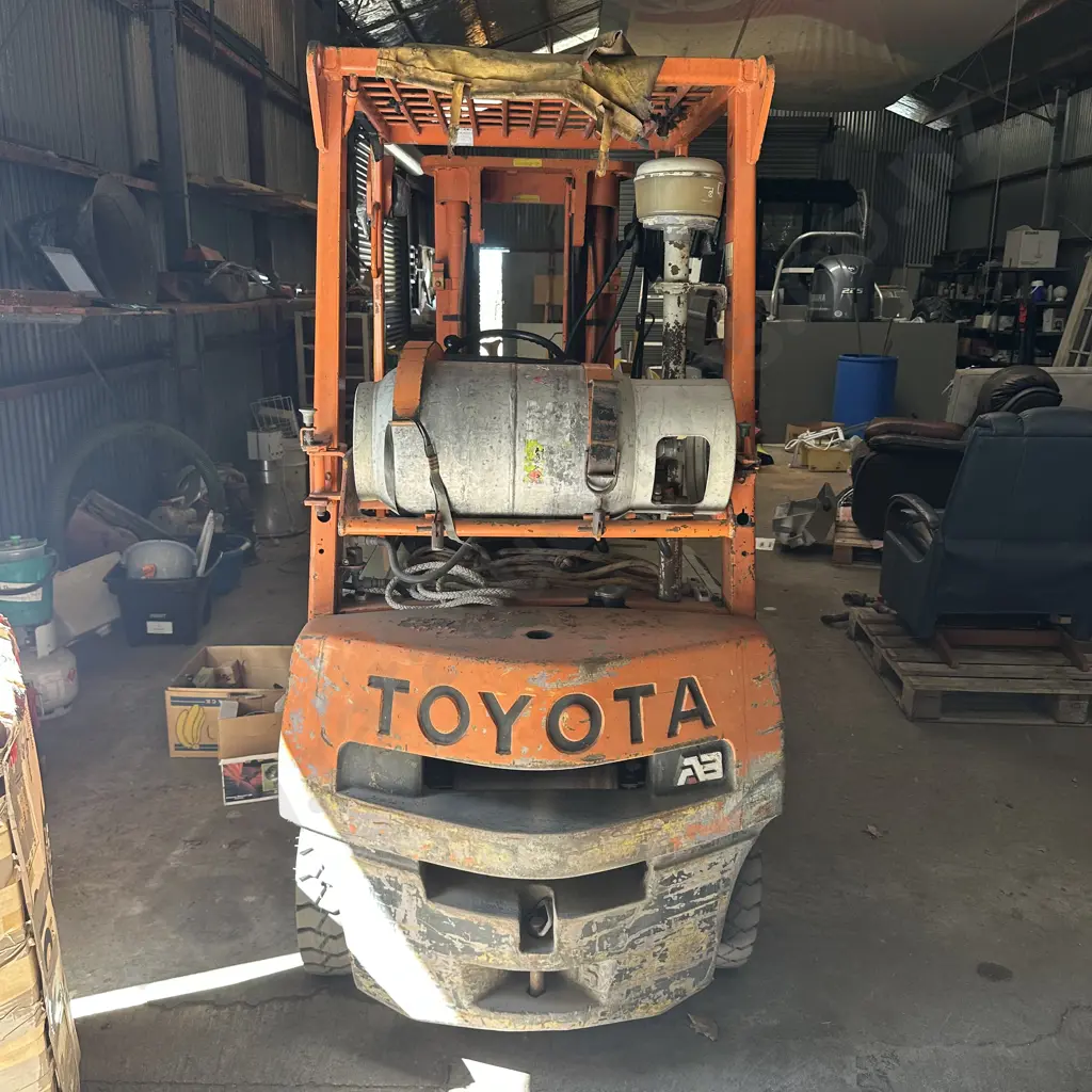 Toyota forklift 1.5ton LPG sideshift -Working well,  minor radiator leak Image 1++