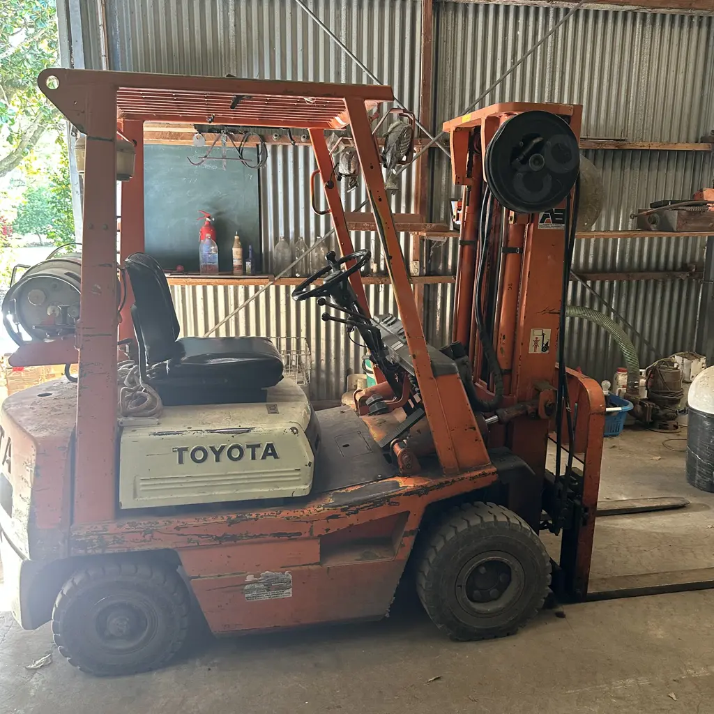 Toyota forklift 1.5ton LPG sideshift -Working well,  minor radiator leak Image 1++