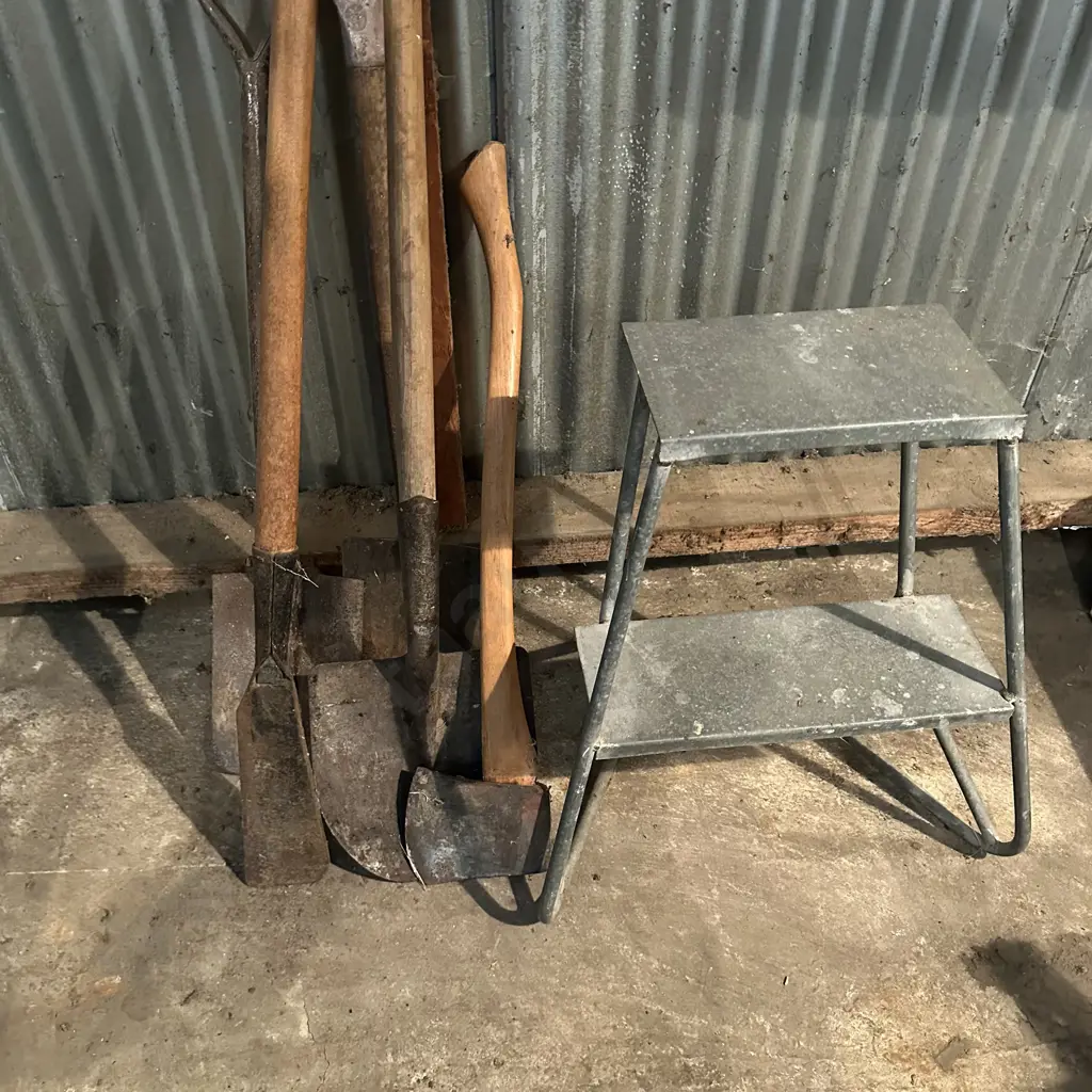 garden tools and step Image 1++